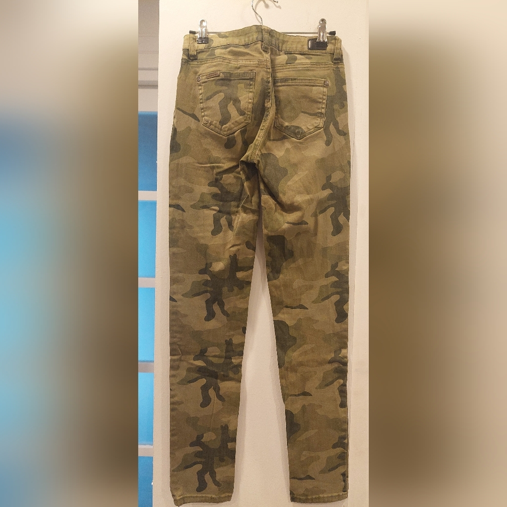 Celebrity Pink Olive Camouflage Skinny Jeans - Picture 5 of 6